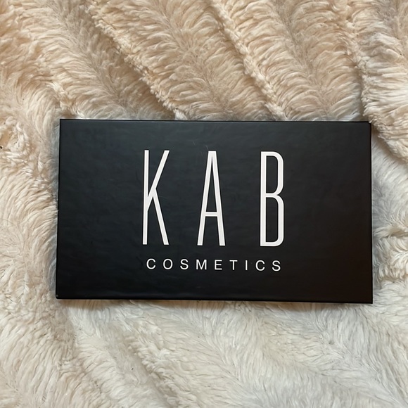 Kab Cosmetic Day + Night Eyeshadow Palette - Picture 2 of 4